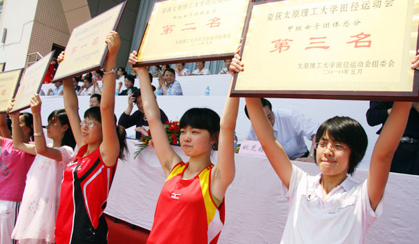 我院在校2010年田径运动会甲乙两个组别中取得优异成绩 我院在校2010年田径运动会甲乙两个组别中取得优异成绩