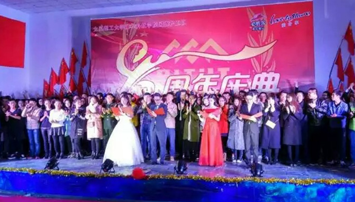 我院国旗护卫队举办建队八周年庆典活动 我院国旗护卫队举办建队八周年庆典活动