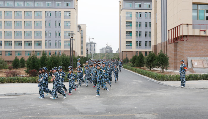 我院举行2014级新生地震消防综合应急疏散演练 我院举行2014级新生地震消防综合应急疏散演练