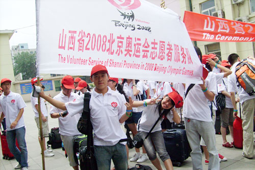 我院崔博、路一丁同学昨随山西省2008北京奥运会百名志愿者服务队出征 我院崔博、路一丁同学昨随山西省2008北京奥运会百名志愿者服务队出征