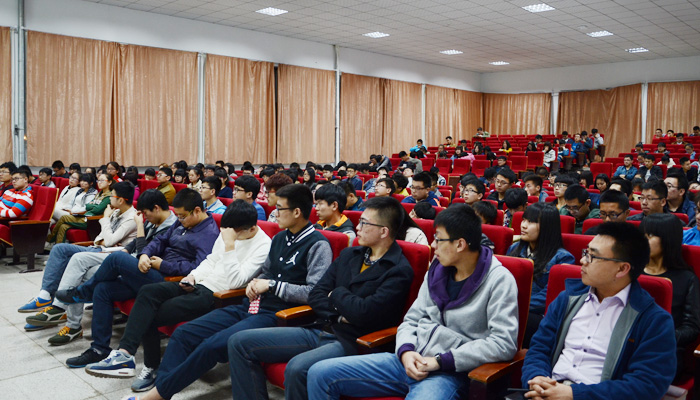 2015年就业创业类讲座之三:永远不要轻视行动的力量 2015年就业创业类讲座之三:永远不要轻视行动的力量
