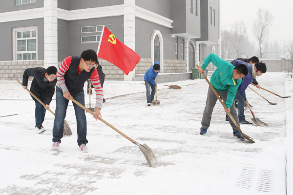 晋中校区自律委午间除雪 晋中校区自律委午间除雪