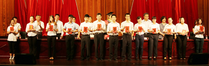 我院隆重举行2014届毕业生毕业典礼暨学位授予大会