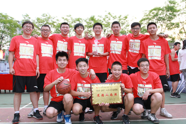 我院篮球队在2012年校篮球联赛中夺冠 我院篮球队在2012年校篮球联赛中夺冠