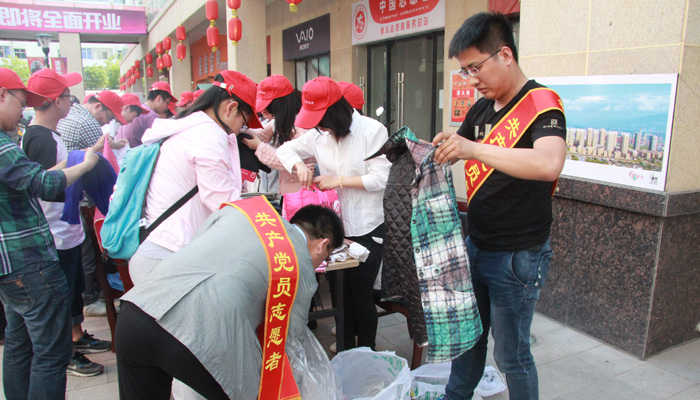 我院第十七学生党支部开展志愿服务活动 我院第十七学生党支部开展志愿服务活动