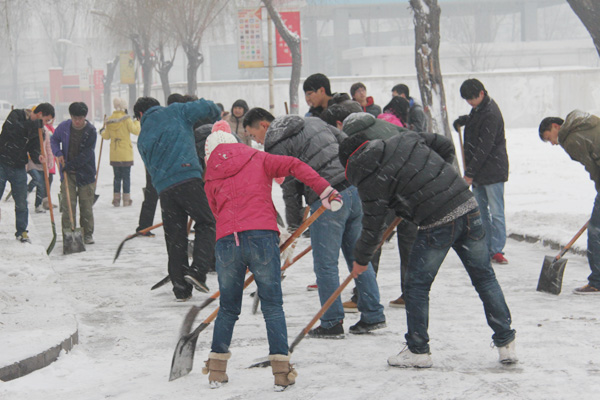 热情融化冰雪,温情充满校园 热情融化冰雪,温情充满校园