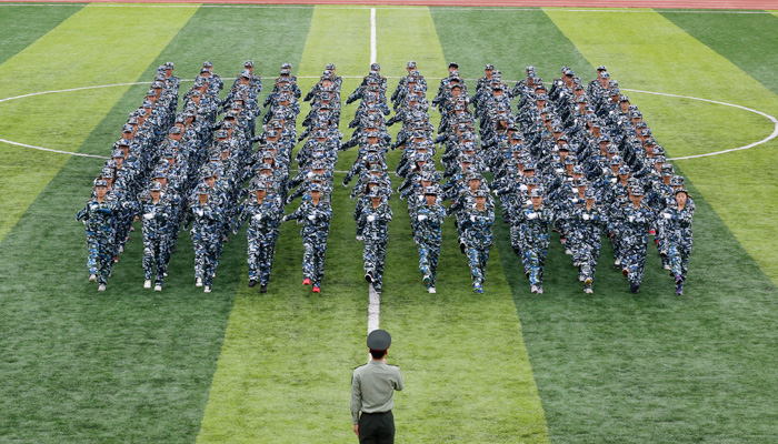 我院举行2014级新生军训汇报表演暨总结表彰大会 我院举行2014级新生军训汇报表演暨总结表彰大会