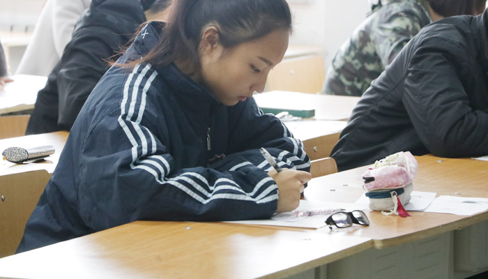 我院学霸工作坊成功举办四级模拟考试 我院学霸工作坊成功举办四级模拟考试
