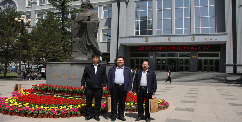 我院校友苗根茂回校参加校庆日活动并为在校生作专题报告 我院校友苗根茂回校参加校庆日活动并为在校生作专题报告
