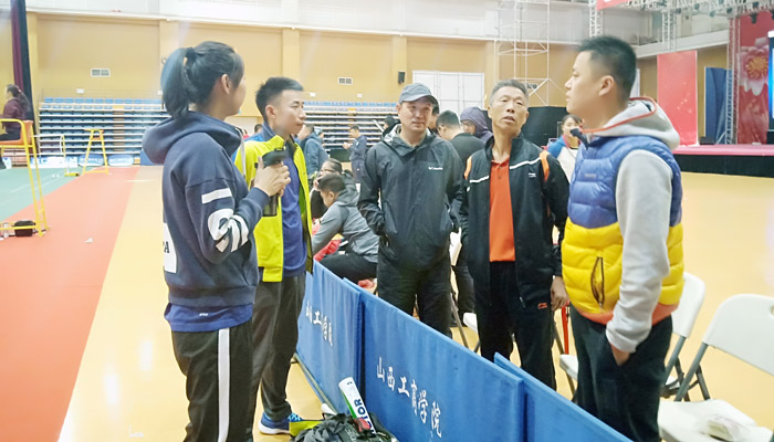 我院在省教科文卫体工会系统羽毛球比赛上展现风采 我院在省教科文卫体工会系统羽毛球比赛上展现风采