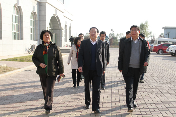 省教育厅李东福厅长一行到我院晋中校区检查指导工作