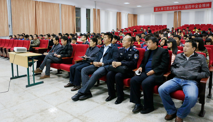 我院举行校园治安消防安全知识讲座 我院举行校园治安消防安全知识讲座
