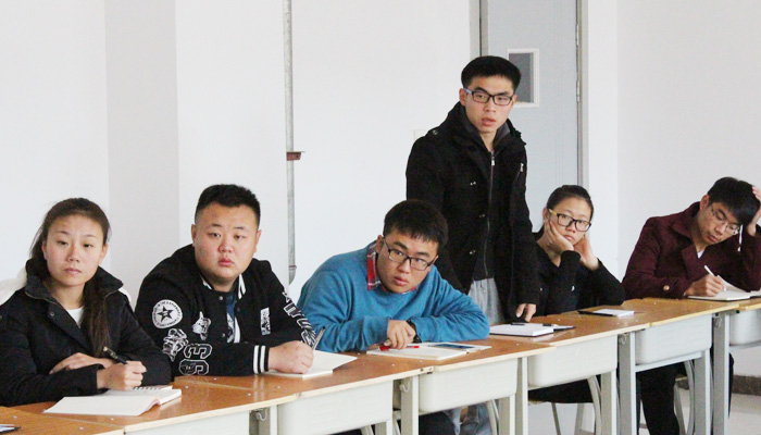 44118太阳成城集团召开2015级新生代表座谈会 44118太阳成城集团召开2015级新生代表座谈会