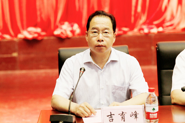 我院举行2013届毕业生毕业典礼暨学位授予大会