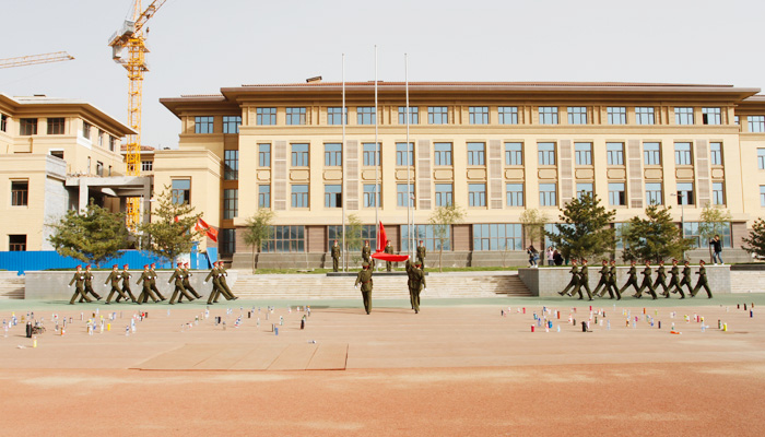 我院隆重举行2013级新生开学典礼暨军训动员大会 我院隆重举行2013级新生开学典礼暨军训动员大会
