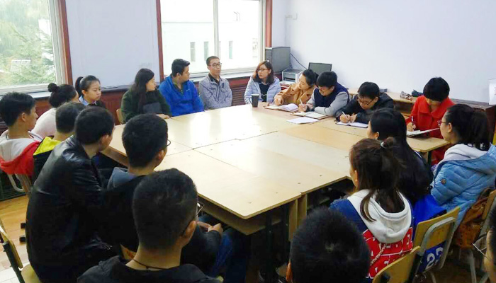 学工部召开2013级、2014级班长团支书代表座谈会 学工部召开2013级、2014级班长团支书代表座谈会