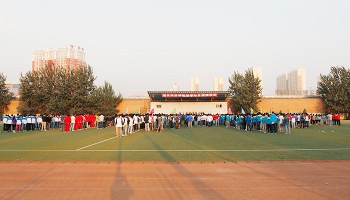 我院举行新学年升国旗仪式 我院举行新学年升国旗仪式
